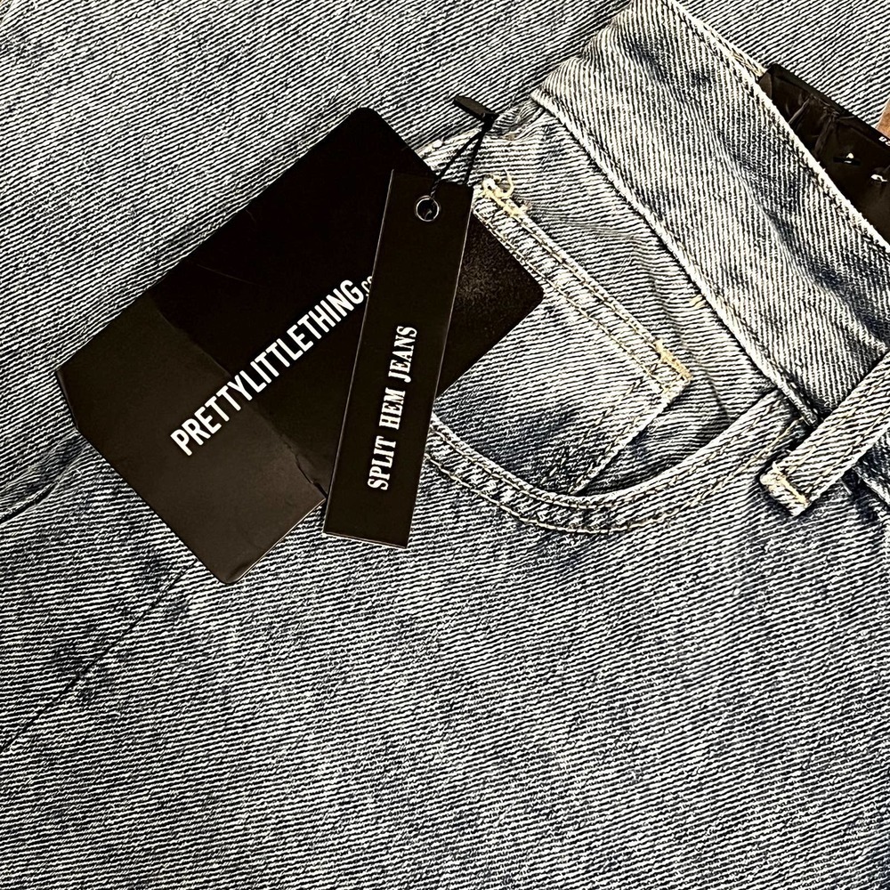 REDIAL by Pretty Little Thing Light Wash Split Hem Jeans - Picture 5 of 11